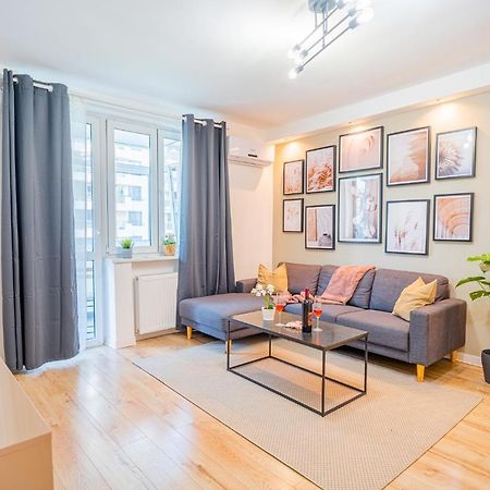Spacious Newly Renovated 2Br Apartments With Balcony Bucureşti Eksteriør bilde