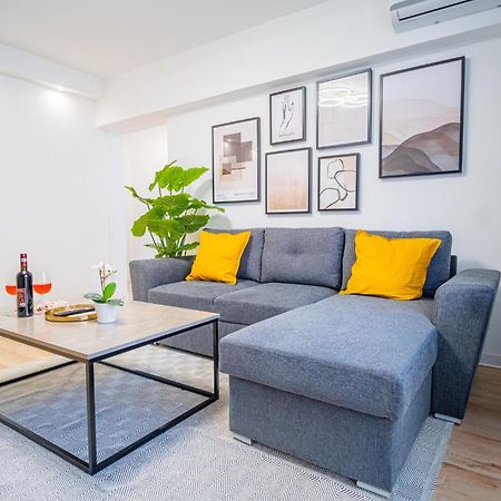 Spacious Newly Renovated 2Br Apartments With Balcony Bucureşti Eksteriør bilde
