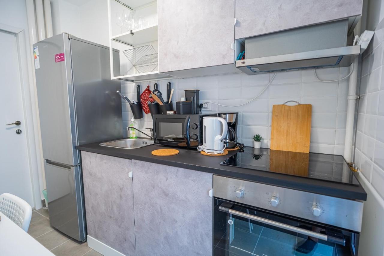 Spacious Newly Renovated 2Br Apartments With Balcony Bucureşti Eksteriør bilde