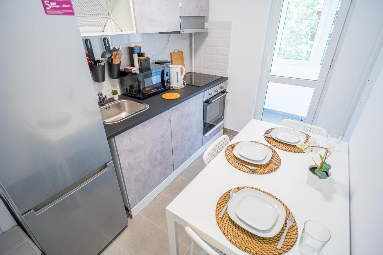 Spacious Newly Renovated 2Br Apartments With Balcony Bucureşti Eksteriør bilde