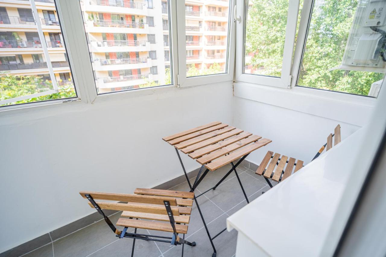 Spacious Newly Renovated 2Br Apartments With Balcony Bucureşti Eksteriør bilde