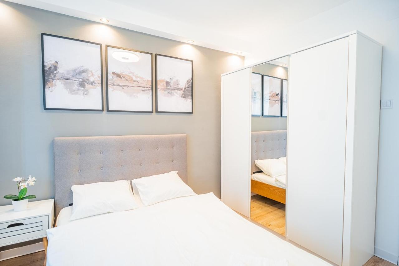Spacious Newly Renovated 2Br Apartments With Balcony Bucureşti Eksteriør bilde