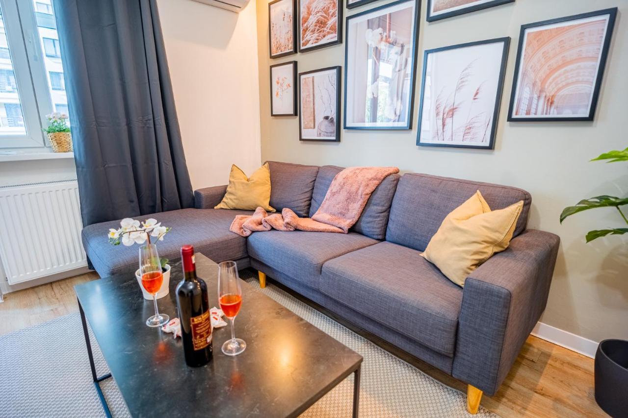 Spacious Newly Renovated 2Br Apartments With Balcony Bucureşti Eksteriør bilde