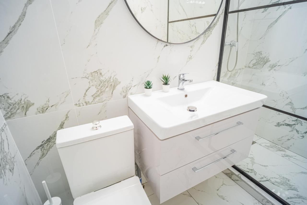 Spacious Newly Renovated 2Br Apartments With Balcony Bucureşti Eksteriør bilde
