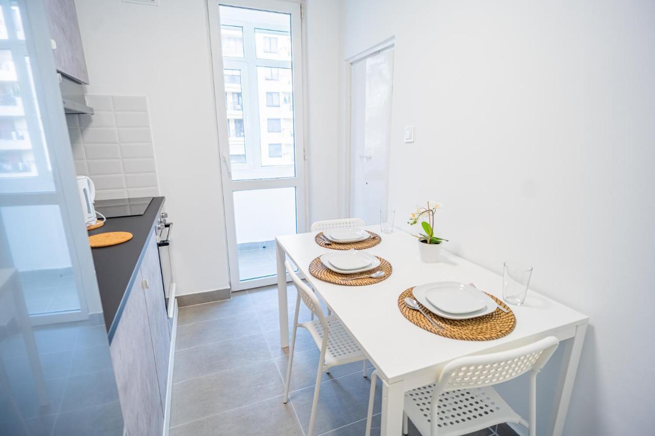 Spacious Newly Renovated 2Br Apartments With Balcony Bucureşti Eksteriør bilde