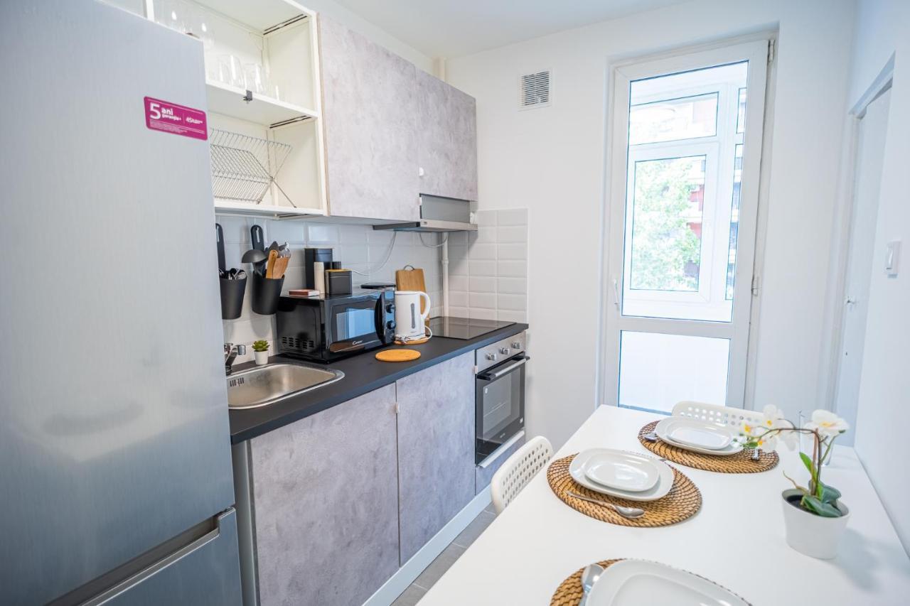 Spacious Newly Renovated 2Br Apartments With Balcony Bucureşti Eksteriør bilde