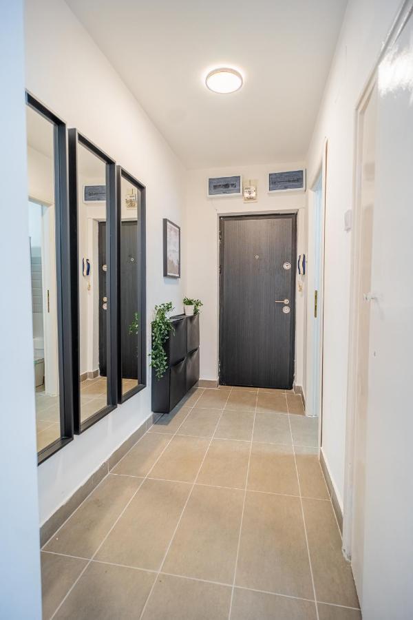 Spacious Newly Renovated 2Br Apartments With Balcony Bucureşti Eksteriør bilde