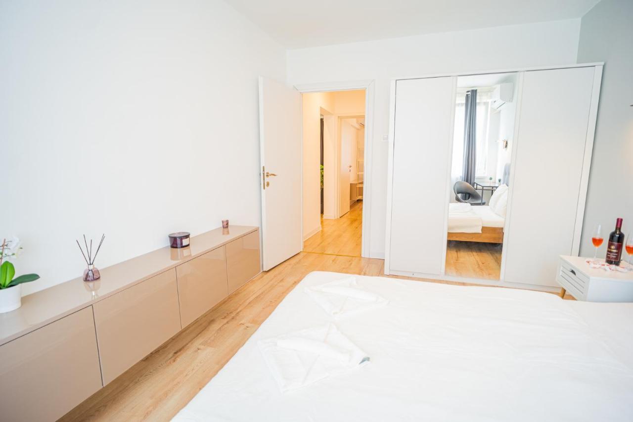 Spacious Newly Renovated 2Br Apartments With Balcony Bucureşti Eksteriør bilde