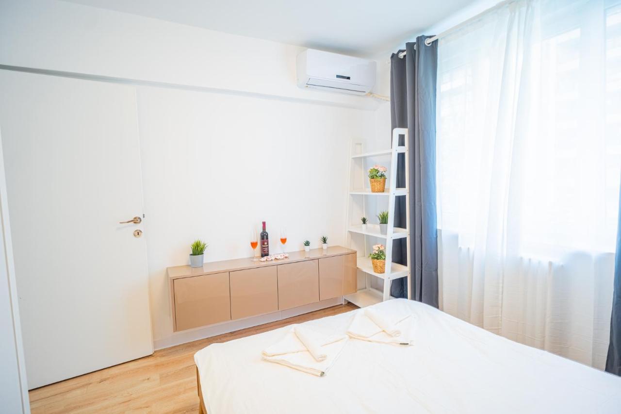 Spacious Newly Renovated 2Br Apartments With Balcony Bucureşti Eksteriør bilde