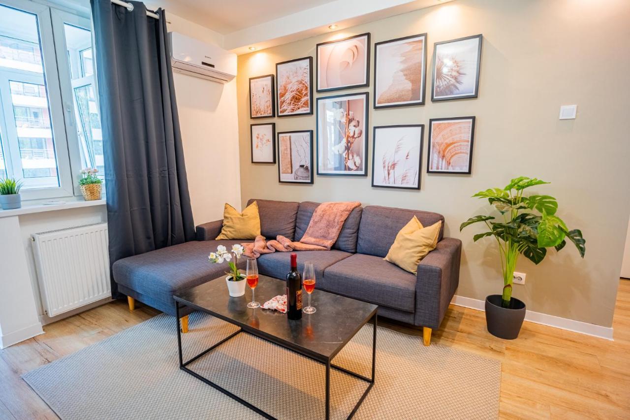 Spacious Newly Renovated 2Br Apartments With Balcony Bucureşti Eksteriør bilde