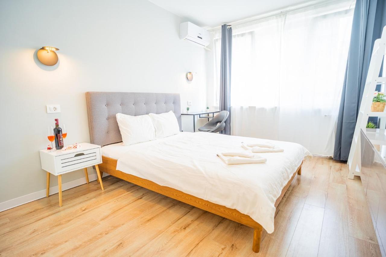 Spacious Newly Renovated 2Br Apartments With Balcony Bucureşti Eksteriør bilde