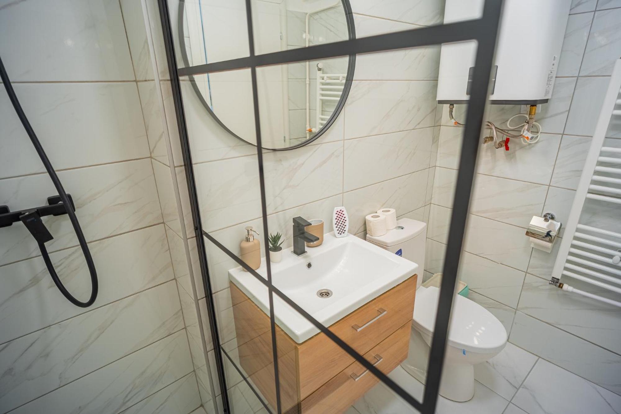 Spacious Newly Renovated 2Br Apartments With Balcony Bucureşti Eksteriør bilde