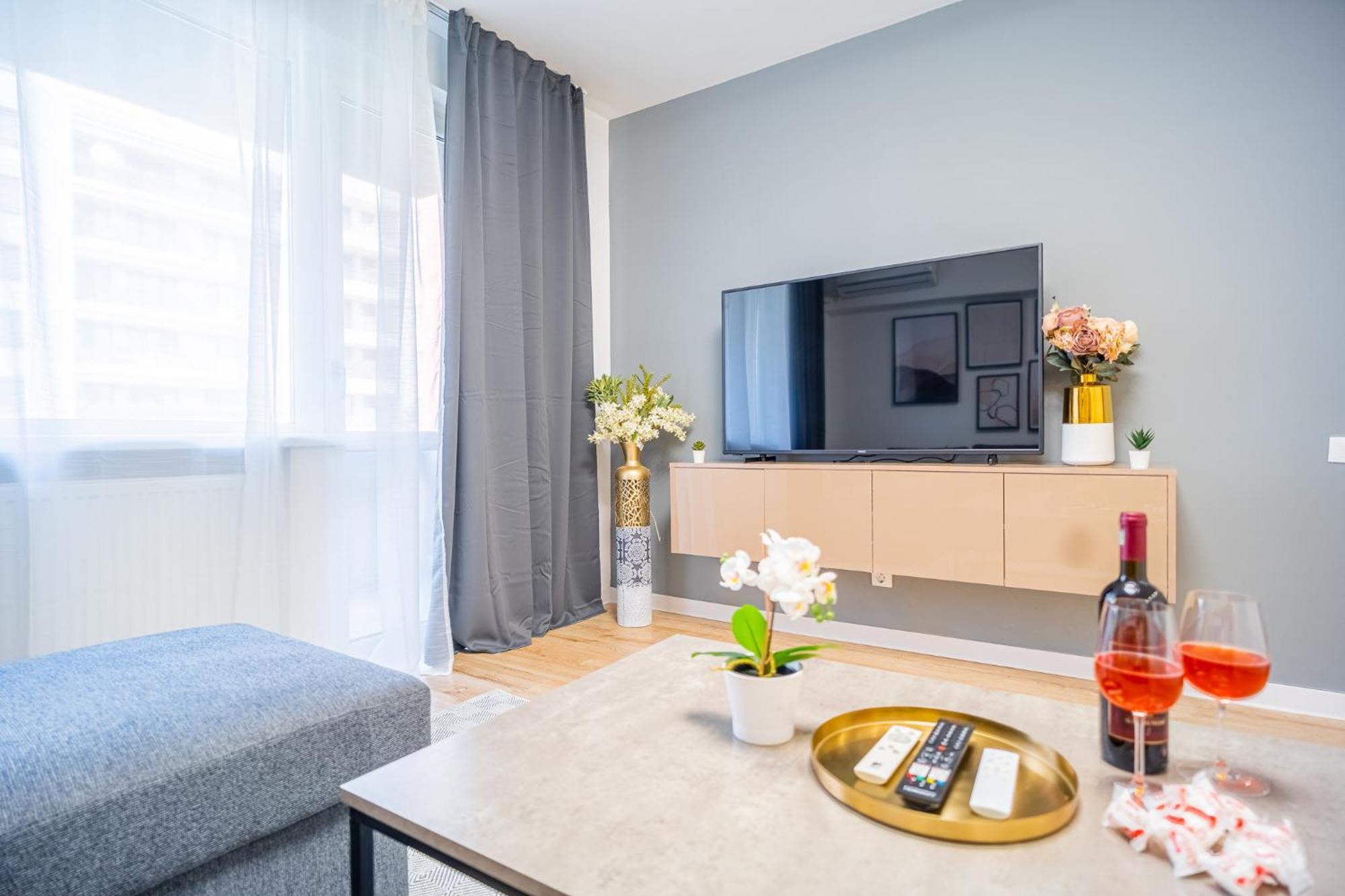 Spacious Newly Renovated 2Br Apartments With Balcony Bucureşti Eksteriør bilde