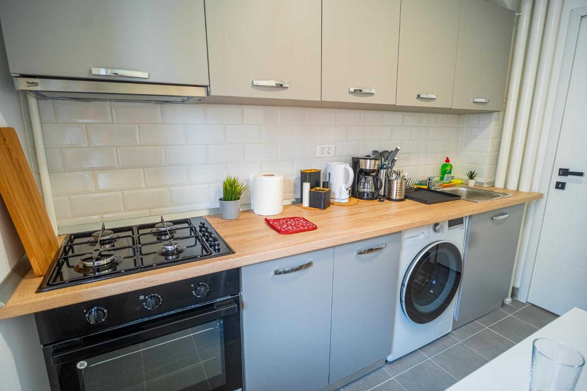 Spacious Newly Renovated 2Br Apartments With Balcony Bucureşti Eksteriør bilde