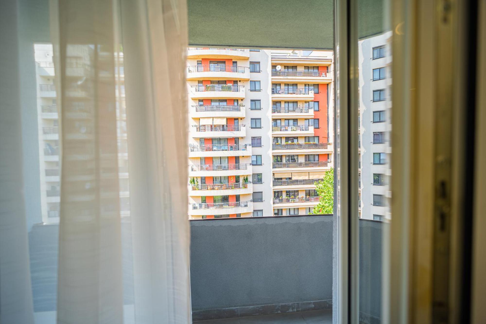 Spacious Newly Renovated 2Br Apartments With Balcony Bucureşti Eksteriør bilde