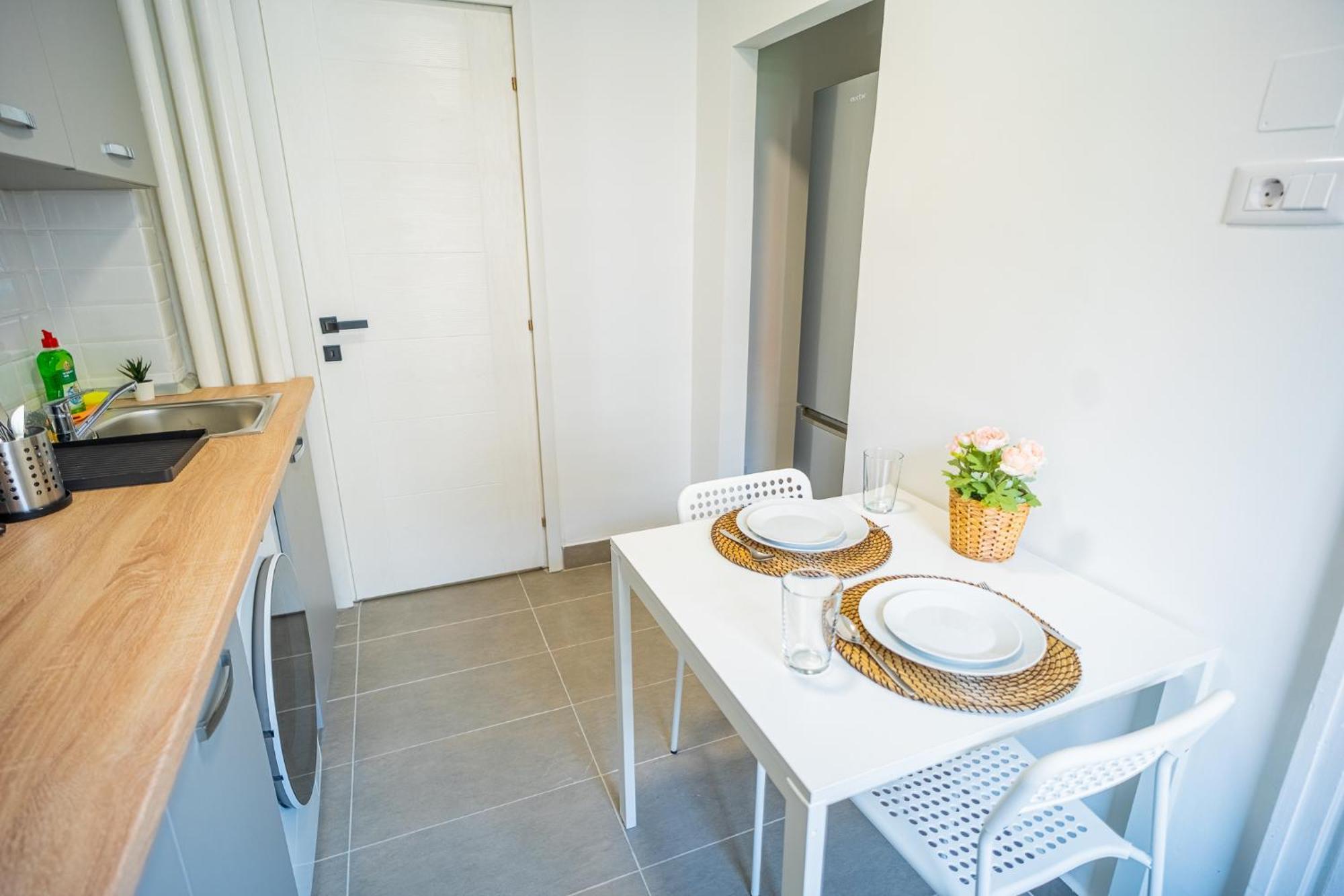 Spacious Newly Renovated 2Br Apartments With Balcony Bucureşti Eksteriør bilde