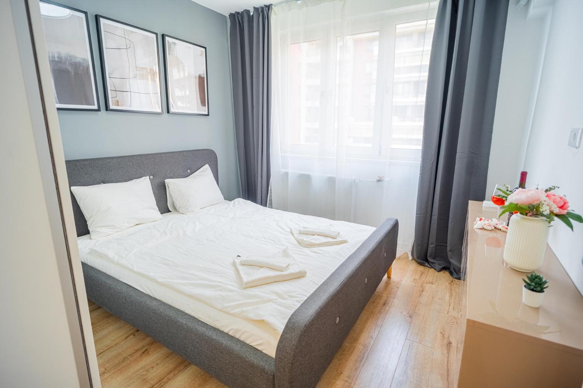 Spacious Newly Renovated 2Br Apartments With Balcony Bucureşti Eksteriør bilde