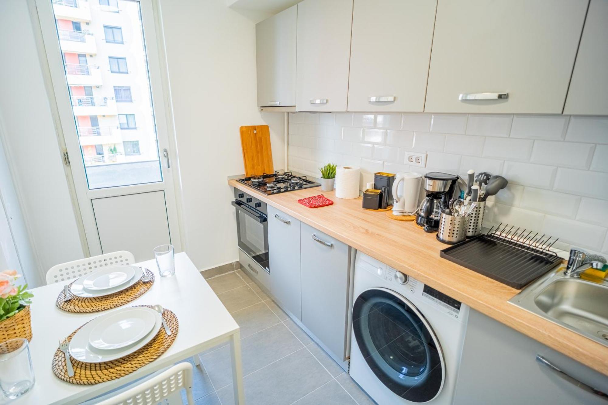 Spacious Newly Renovated 2Br Apartments With Balcony Bucureşti Eksteriør bilde