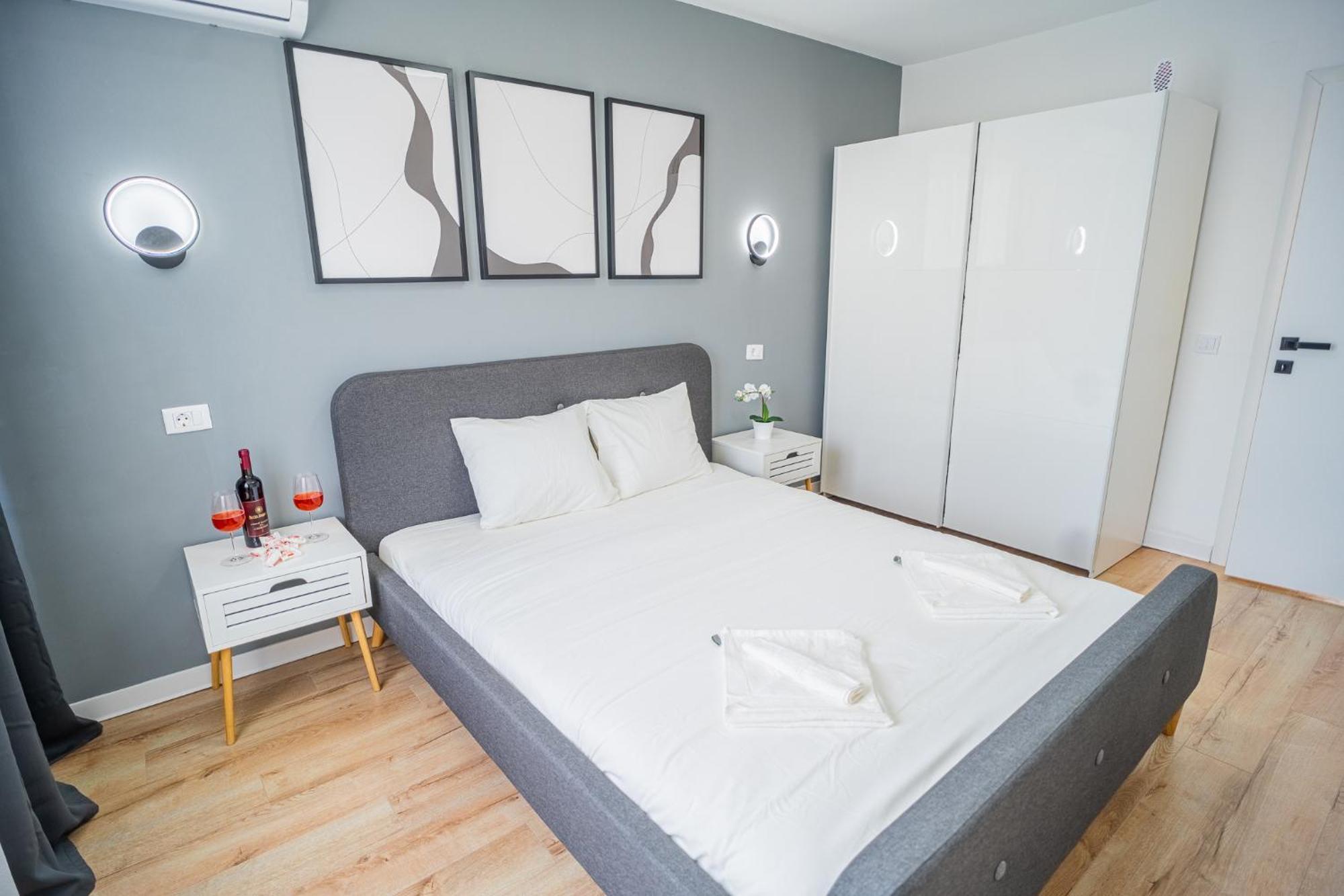 Spacious Newly Renovated 2Br Apartments With Balcony Bucureşti Eksteriør bilde