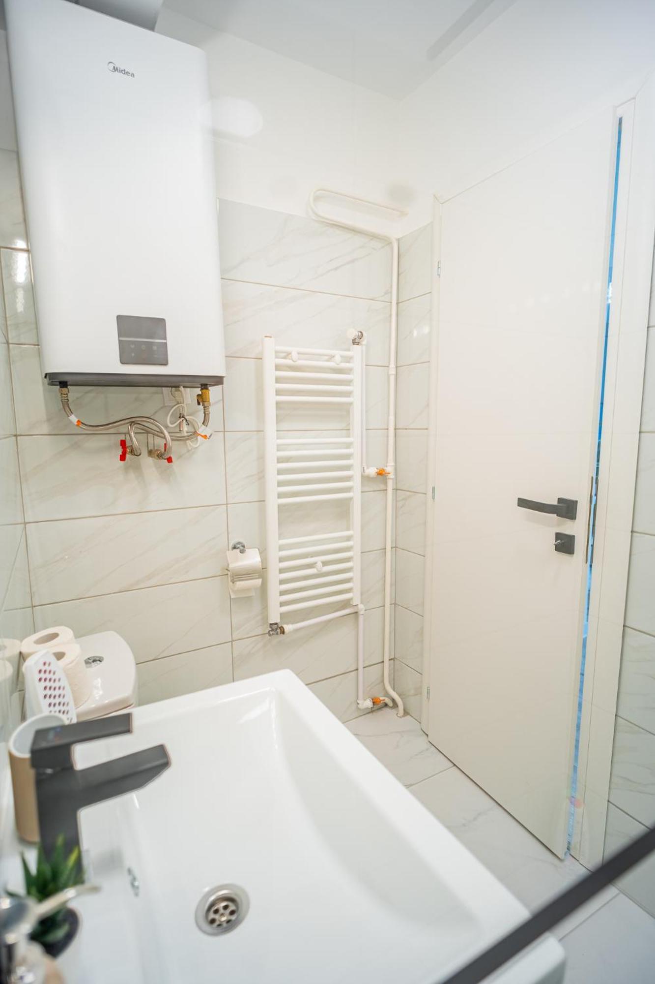 Spacious Newly Renovated 2Br Apartments With Balcony Bucureşti Eksteriør bilde